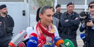 Delegacioni i partisë Fratelli d’Italia viziton kampin e Gjadrit: Po funksionon në kapacitet të plotë