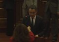 Deputetja e PDK-së i merr mikrofonin Kurtit në foltore: 'Kthehu në temë, nuk të lë të flasësh. Ke katër vite në pushtet dhe...'