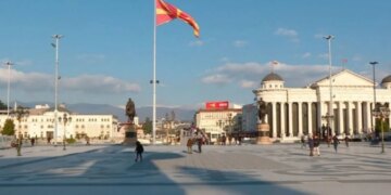 Diskutimet mbi gjuhën shqipe në Maqedoninë e Veriut: Unioni i Gazetarëve dhe një pedagog theksojnë se studentët e kanë të drejtë të përdorin gjuhën amtare, e cila nuk është luks.