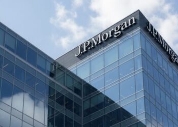 Drejtuesja shqiptare e JP Morgan akuzohet për abuzim seksual, zbulohen bisedat intime