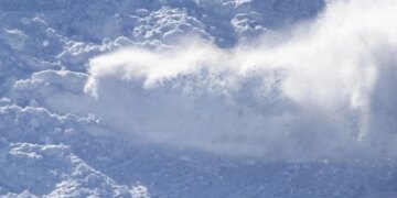 Dy persona humbin jetën në Norvegji pas rrëmbimit nga një ortek në malet e Oslos, dy të tjerë kanë pësuar lëndime.