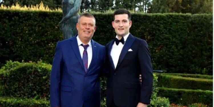 Emotionale e papritur: Babai i Arbër Hajdarit përshkruan një anë të re të të birit në “Goca dhe Gra”: Je djalë “babë”, të kam dhënë përgjegjësinë për udhëheqjen e familjes.