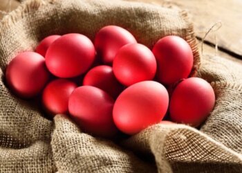 Enjtja e Madhe: Kuptimi dhe Traditat e Lyerjes së Vezëve për Pashkë