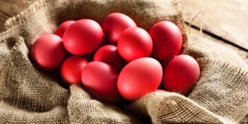 Enjtja e Madhe: Kuptimi dhe Traditat e Lyerjes së Vezëve për Pashkë