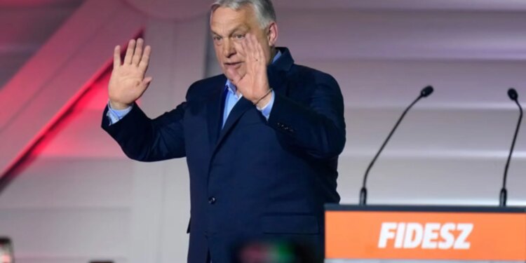 Era e Orbanit në Hungari përfundon pas 16 vjetësh, Kryeministri pranon humbjen: Opozita merr mbi 2/3 të vendeve në Parlament.
