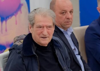 Fermerët do të kenë naftën pa taksë, Berisha nga Berati: Shqiptarët mbushin makinat jashtë, ne do barazojmë...