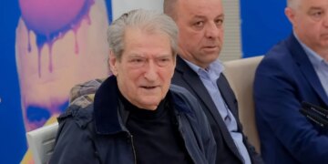 Fermerët do të kenë naftën pa taksë, Berisha nga Berati: Shqiptarët mbushin makinat jashtë, ne do barazojmë...