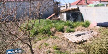 Fiks Fare/ Pas 24 vitesh, Ravoniku vazhdon të mbetet pa sistem kanalizimesh, 10 familje përballen me kushte të papërballueshme nga fekalet dhe mungesa e një zgjidhjeje.