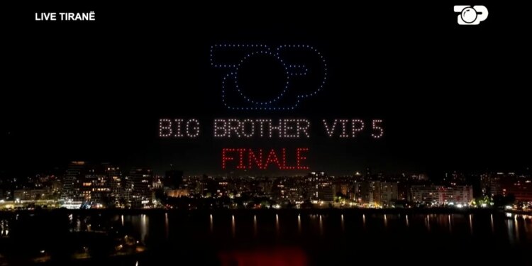 Finalja e Big-Brother VIP 5 nis me spektakël 500-dronë në Tiranë; Ledion-Liço: Madhështi nuk është të ndriçosh, por…