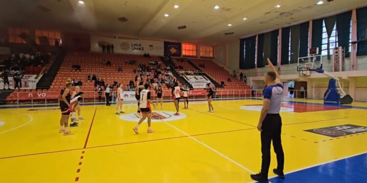 Finalja e basketbollit të femrave: Flamurtari nis me fitore 90-58 ndaj Tiranës në Vlorë