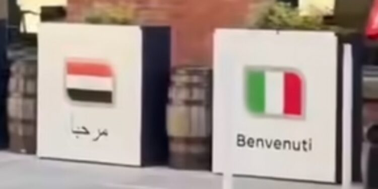 Flamuri italian në Seattle të SHBA-së, gjatë një eventi për Botërorin: gabim protokolli apo mesazh i fshehtë?