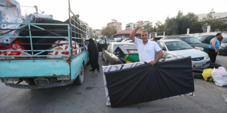 Foto/ Trump njoftoi armëpushim 10-ditor mes Izraelit e Libanit, qytetarët e zhvendosur kthehen në shtëpitë e tyre