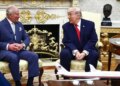 Foto/ Trump pret Mbretin Charles në Zyrën Ovale, të pranishme Mbretëresha Camilla dhe Zonja e Parë Melania Trump
