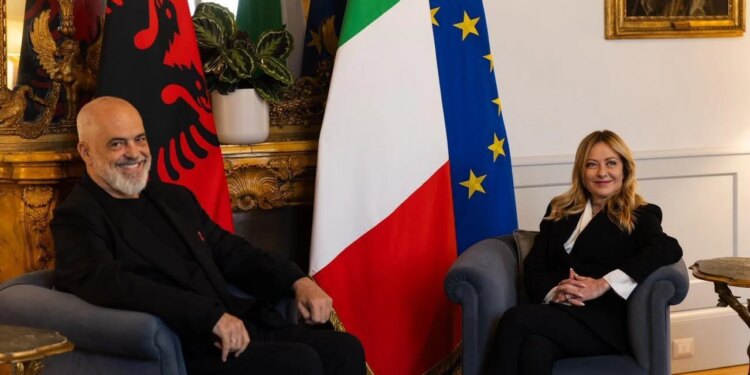 Fotolajm: Vizita në Romë, Kryeministri Edi Rama ndan pamje nga takimi me Giorgia Meloni