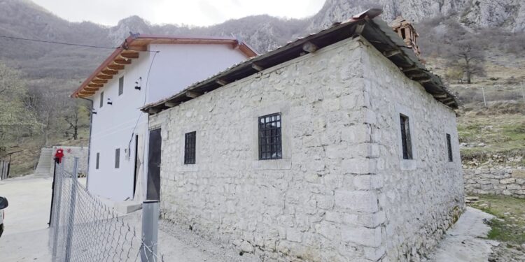 Fshati që kërkon ujë dhe energji elektrike: Banorët e Malit të Martaneshit shprehin shqetësimet e tyre – Ndërtimi i energjisë elektrike është realizuar, por furnizimi me ujë mungon. Na ofroni ndihmë.