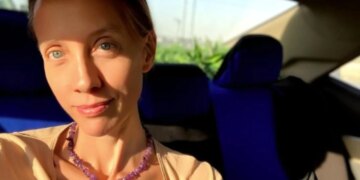 Gazetarja amerikane e luftës rrëmbehet në Bagdad pasi i bëhet pritë me armë dhe detyrohet të futet në makinë. Fati i saj mbetet i paqartë.