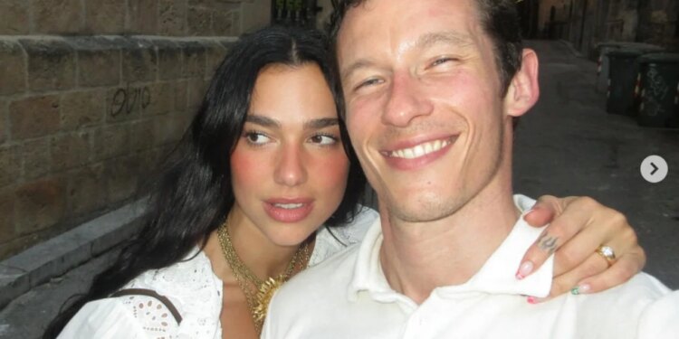 Gazetat italiane: Dua Lipa dhe Callum Turner mund të martohen këtë verë në Palermo, planifikojnë dasmën e vitit