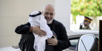 Gjatë vizitës në Emiratet e Bashkuara Arabe, kryeministri Rama ndan pamje nga takimet në Abu Dhabi