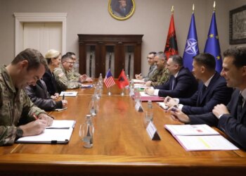 Gjenerali amerikan diskuton me ministrin e mbrojtjes, Ambasada e SHBA: Shqipëria ka arritur përparim të rëndësishëm në mbrojtjen kibernetik.