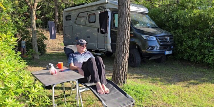 Gjermanë e francezë me shtëpi në Durrës; shtohen kamperët, të huajt: vend i qetë, por më shumë pastërti