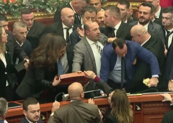 Gjykata Administrative rrëzon masat disiplinore që përjashtuan deputetët e PD nga Kuvendi për 30 ditë