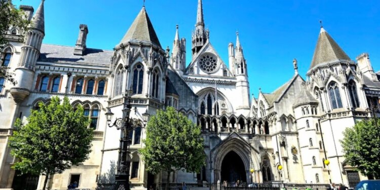 Gjykata e Lartë angleze bllokon ekstradimin e vrasësve të Ardian Nikulajt; prokuroria apelon, Top Channel siguron detajet