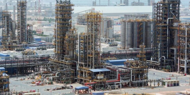 Goditje për Arabinë Saudite: Emiratet e Bashkuara Arabe tërhiqen nga Organizata e Vendeve Eksportuese të Naftës