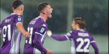 Gosens nderon Fiorentinën përballë Lazios, skuadra violë afron qëndrimin në Serie A