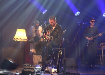 Hajde n’ballon me Shpat Dedën: koncert magjik në Universitetin e Arteve, neo soul dhe poezi në skenë