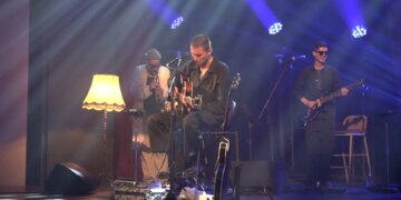 Hajde n’ballon me Shpat Dedën: koncert magjik në Universitetin e Arteve, neo soul dhe poezi në skenë