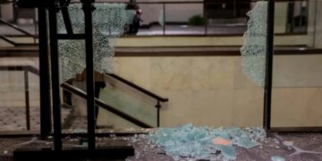 Hapi zjarr në darkën e Trump me gazetarët; autori dyshuar kishte blerë armë vite më parë, sipas hetuesve