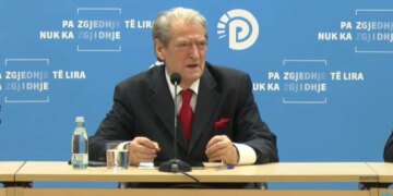 Historinë e bëjnë guximtarët, Berisha paralajmëron protestën e radhës: Duhet të jetë më e fuqishmja në Shqipëri