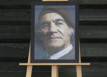 Homazhet për Skënder Kamberin, piktorin që u shua në moshën 87-vjeçare dhe la 1400 vepra