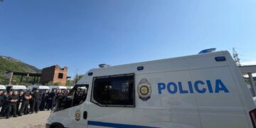 I dënuari përjetë transferohet nga burgu i Peqinit në Burrel; i gjendet drogë në çorape pas kontrollit