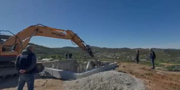 IKMT ndërmerr veprime në Vlorë, shembet ndërtesa e paligjshme