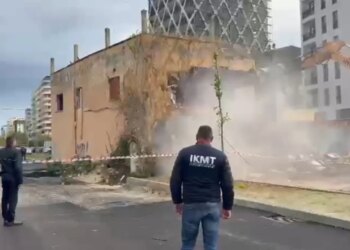 IKMT shemb një ndërtese tri katëshe që po pengonte përfundimin e rrugës lidhëse mes Transballkanikes dhe Portit të Vlorës.