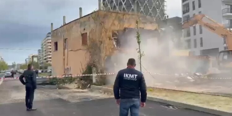 IKMT shemb një ndërtese tri katëshe që po pengonte përfundimin e rrugës lidhëse mes Transballkanikes dhe Portit të Vlorës.