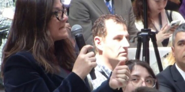 Juristja ia ‘plas në sy’ Ballës: Diaspora për numër, mjaft me filma, PS larg realitetit