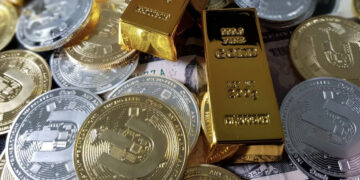 ‘Parajsa’ miliona euroshe e ngritur përmes call center në Tiranë/ Zbërthehet zinxhiri mashtrues, djali merrte kriptomonedha, babai ia këmbente në para te biznesi i tij