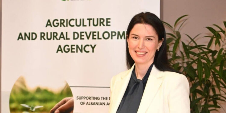 ”Super Hajdutja Ardita Kuci e AZHBR do ketë fatin e Belinda Ballukut”! Vjedhje dhe abuzime kudo mbi djersën e fermerëve!