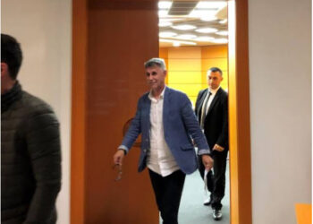 Gjyqtari i GJKKO Dhimitër Lara u fuste duart grave në autobus dhe u tregonte…, i arrestuar për vepra të turpshme, si e kaloi Vetingun, hamshorllëqet dhe vendimet që i rrëzohen nga Gjykata e Lartë