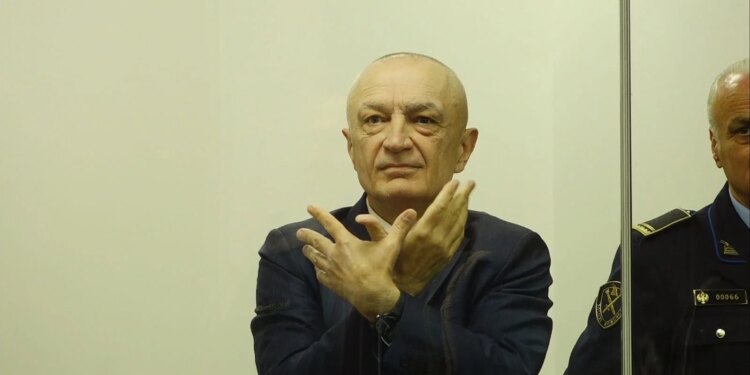 Ilir Meta shfaqet pas 18 muajsh në qeli nga xhami; Kryemadhi kërkon Ramën dëshmitar; Gjyqi shtyhet 11 maj