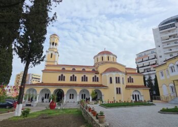 Inaugurohet godina e Mitropolisë së Fierit; meshën drejton kryepeshkop Joani me Sinodin e Shenjtë