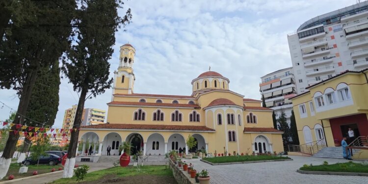 Inaugurohet godina e Mitropolisë së Fierit; meshën drejton kryepeshkop Joani me Sinodin e Shenjtë