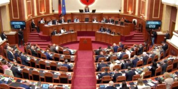 Interpelanca ndaj Ramës dështoi/ Opozita dhe Socialistët në përplasje për legjislacionin e Bashkimit Europian, tensione mbi transparencën.