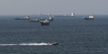 Iran paralajmëron: Kontrolli i Ngushticës së Hormuzit, armë strategjike kundër Shteteve të Bashkuara