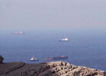 Irani akuzon SHBA-në për shkelje armëpushimi, mbyll sërish Ngushticën e Hormuzit; bllokada e tyre bie ndesh me marrëveshjen