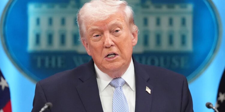 Irani në gjendje kolapsi, regjimi po shembet / Trump: Po na kërkon të hapim Ngushticën e Hormuzit