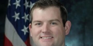 Ish-anëtar i Forcave Ajrore të SHBA-së që do dëshmonte rreth UFO-ve para Kongresit gjendet i vdekur