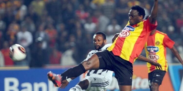 Ish-lojtari i kombëtares së Nigerisë vdes në fushë në moshën 40-vjeçare